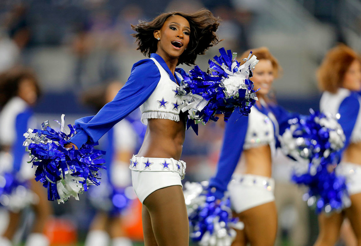 Dallas-Cowboys-cheerleaders-AP_982166300248.jpg