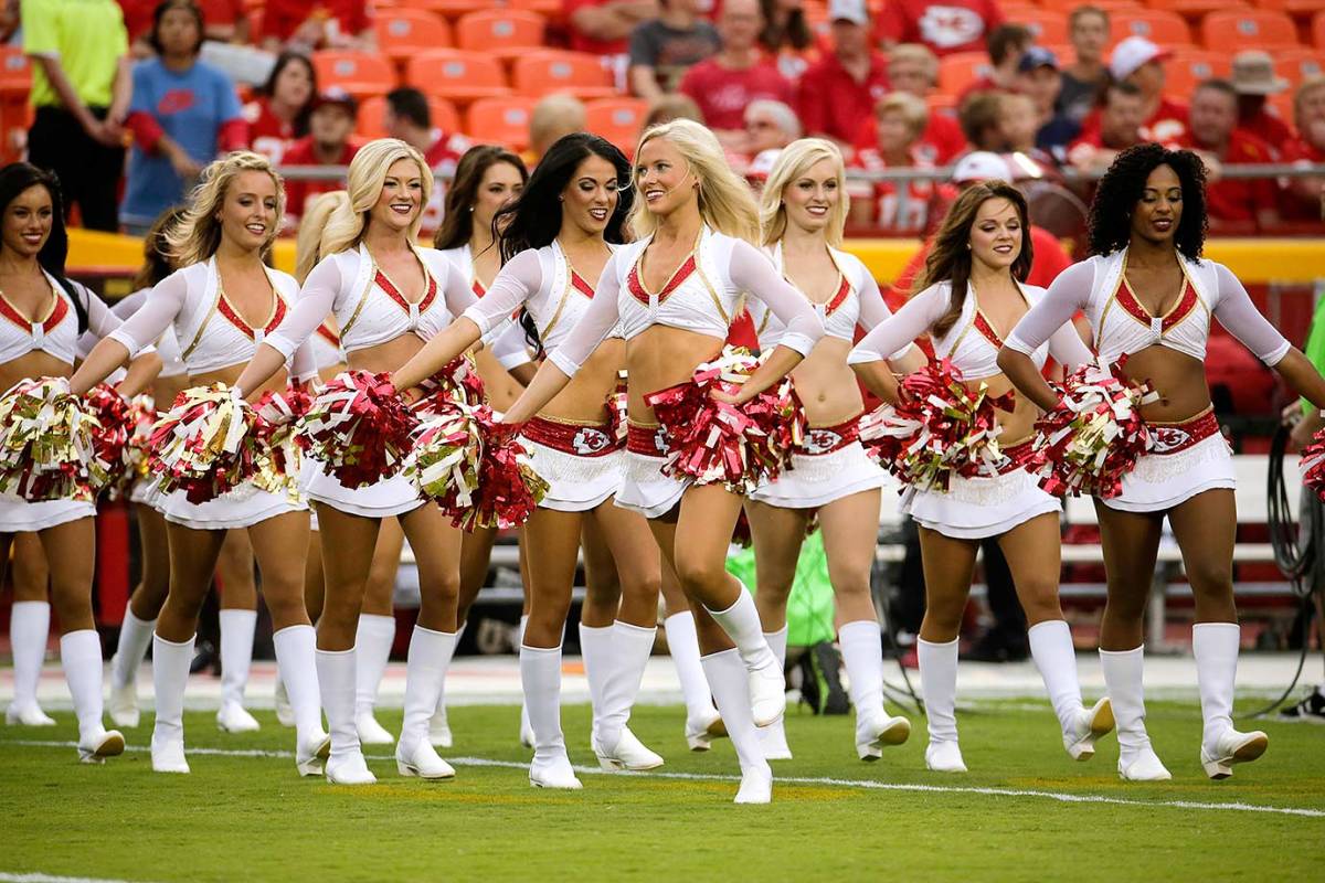 Kansas-City-Chiefs-cheerleaders-AP_234698211913.jpg