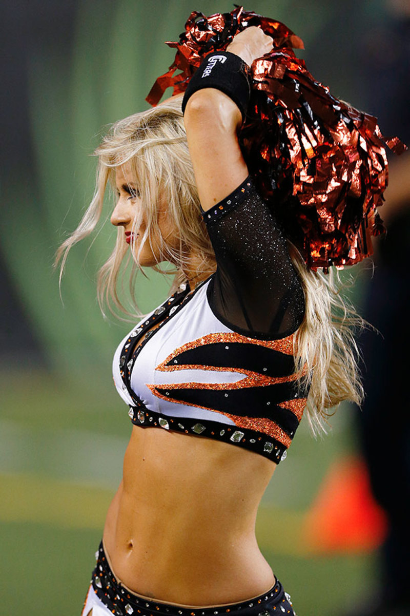 Cincinnati-Bengals-Ben-Gals-cheerleaders-AP_868926474795.jpg