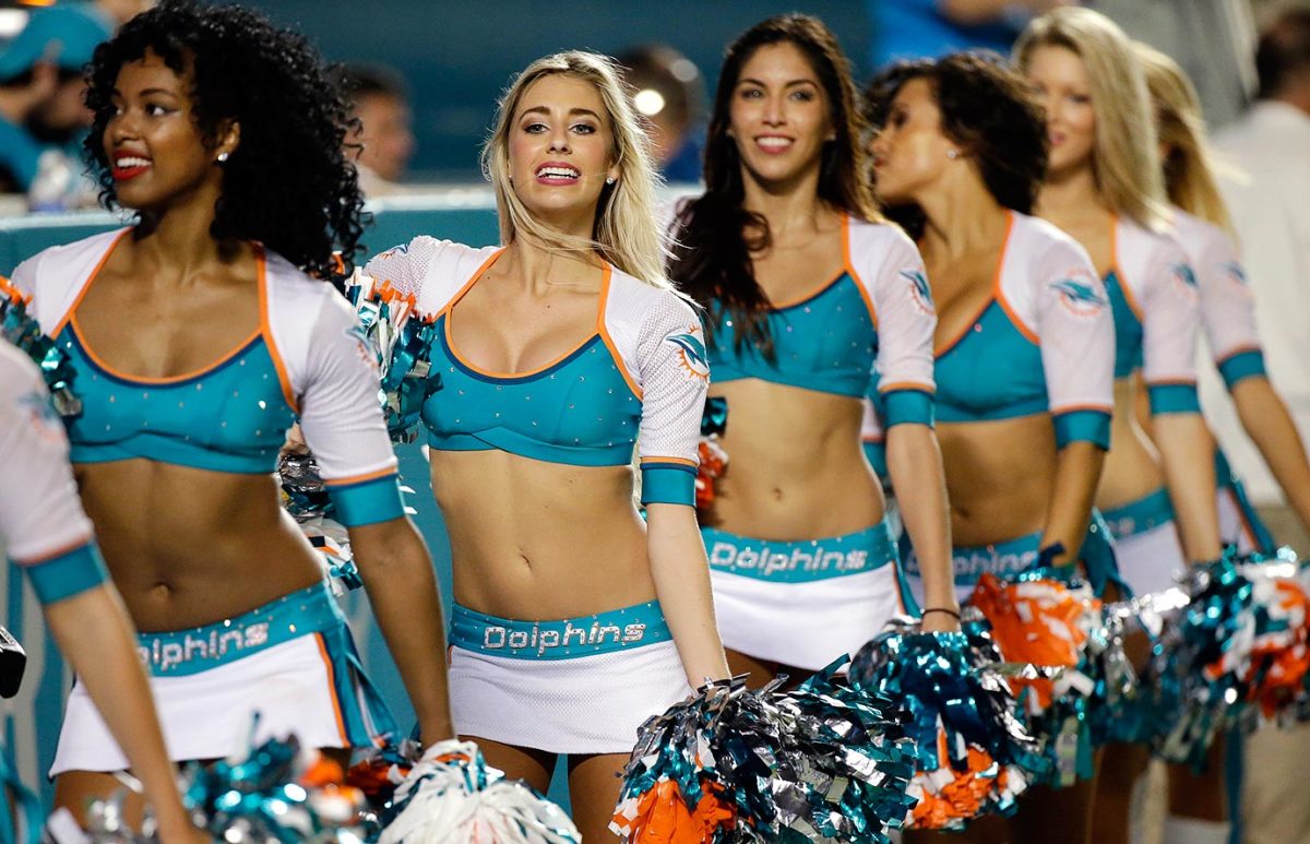 Miami-Dolphins-cheerleaders-AP_988041407513.jpg