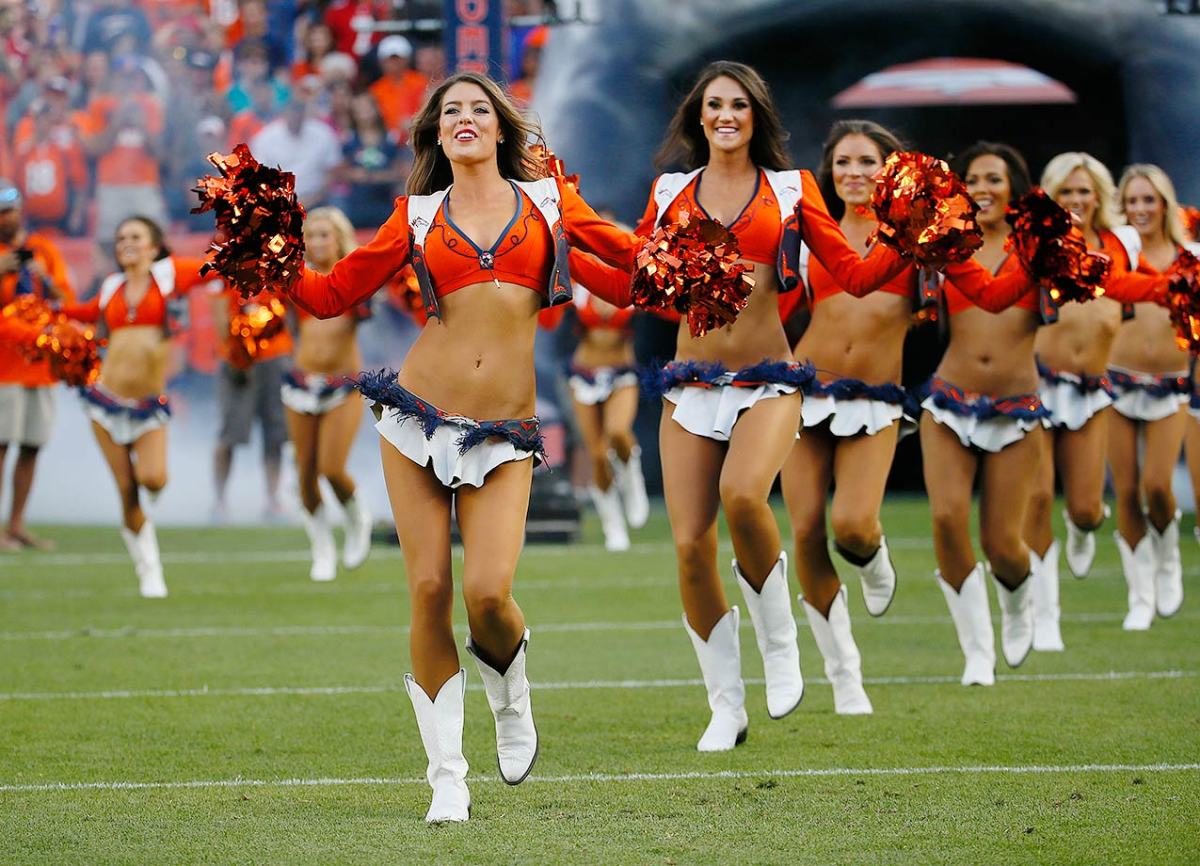 Denver-Broncos-cheerleaders-AP_978736312793.jpg