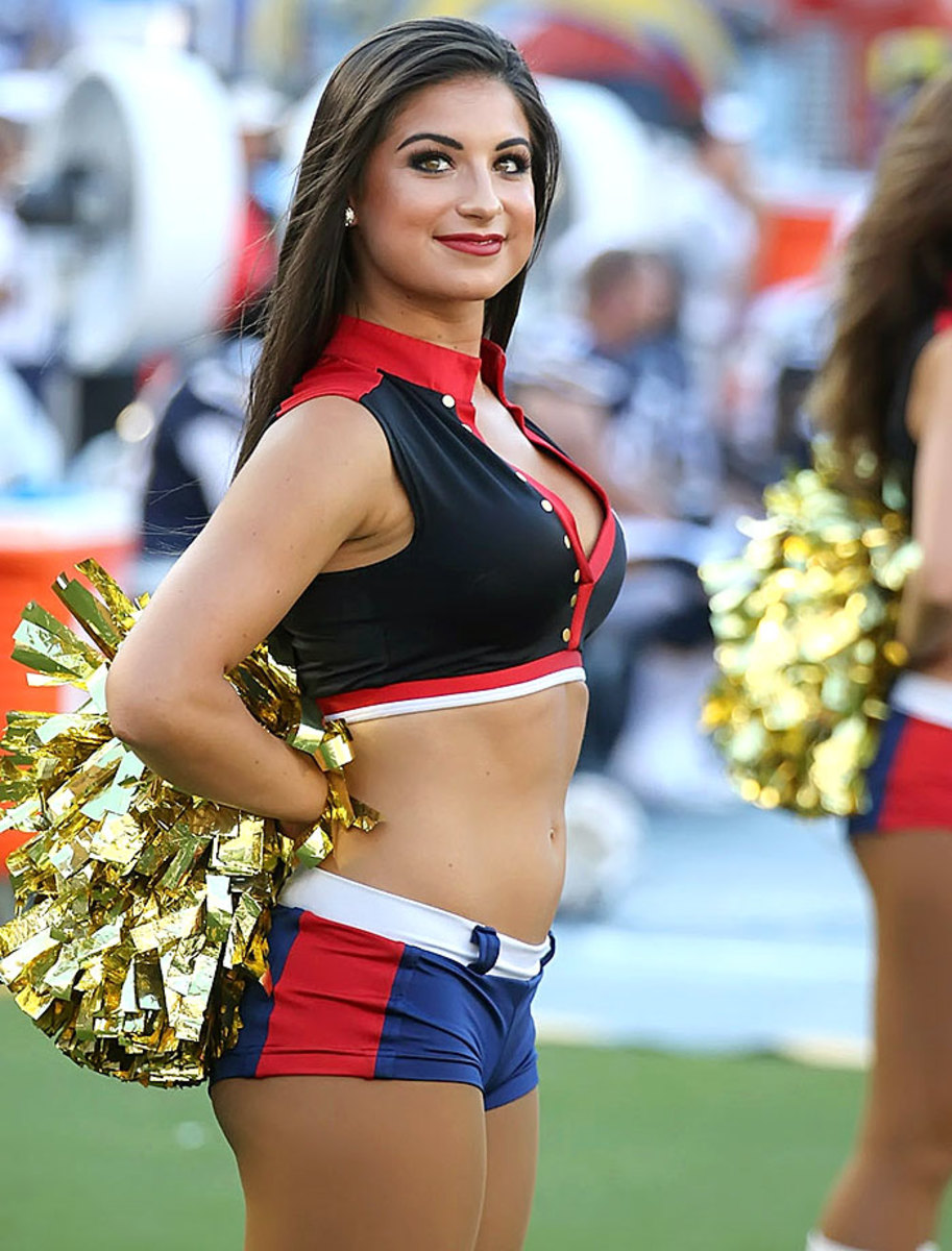San-Diego-Charger-Girls-cheerleaders-XYP_2409.jpg