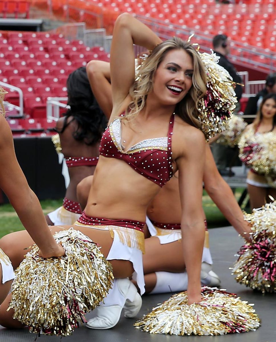 redskins-cheerleaders_3231A.jpg