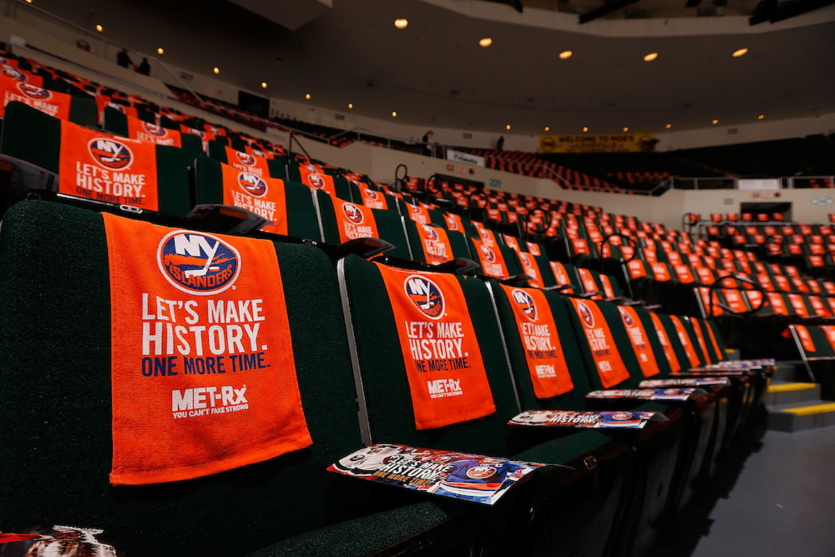 New York Islanders fans took Nassau Coliseum seats in NHL playoffs ...