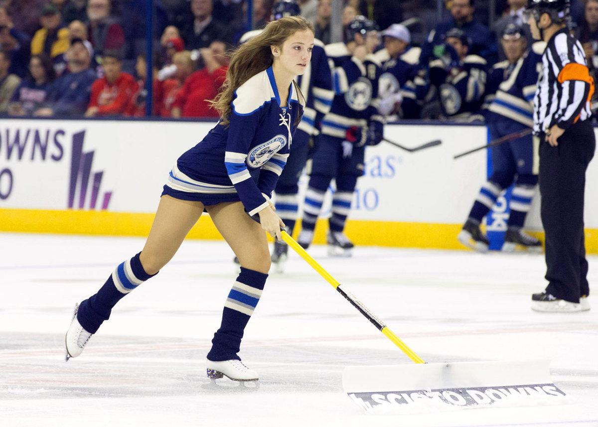 Columbus-Blue-Jackets-Ice-Crew-Girls-CEH141028043_-Senators_at_CBJ.jpg