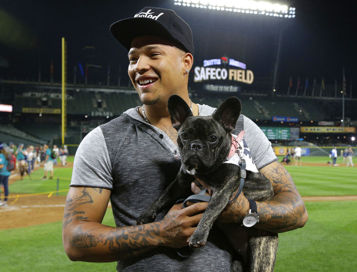 Seattle-Mariners-Taijuan-Walker-dog.jpg