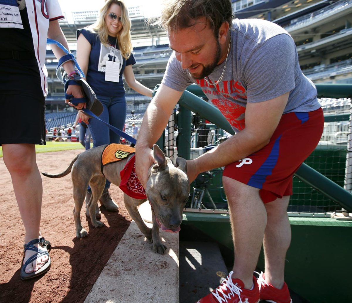 Washington-Nationals-Phillies-Cameron-Rupp-dog.jpg