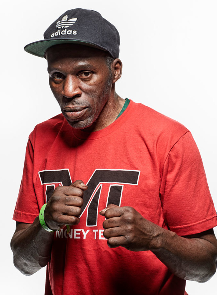 Floyd-Mayweather-uncle-assistant-trainer-Roger-Mayweather-X159517_TK3_00114-rawfinal.jpg
