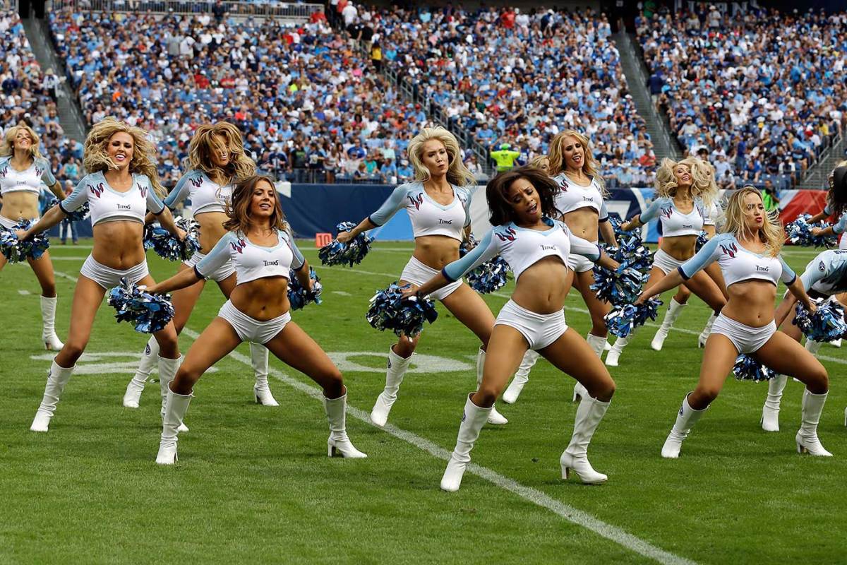 Tennessee-Titans-cheerleaders-AP_211581847158.jpg