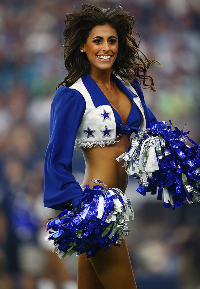 Dallas-Cowboys-cheerleaders-490329806.jpg