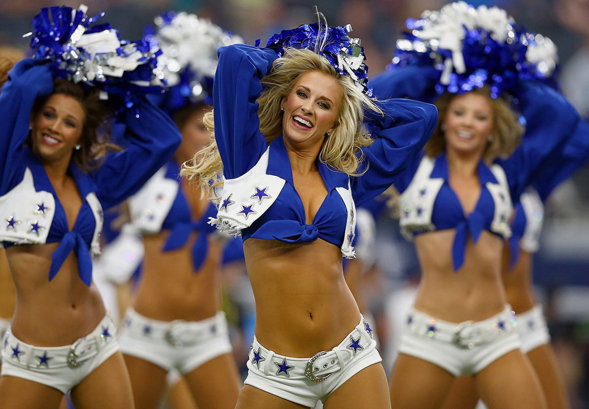 Dallas-Cowboys-cheerleaders-490329234.jpg