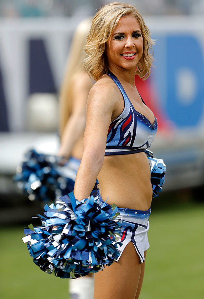 Tennessee-Titans-cheerleaders-DBF2015092728_Colts_at_Titans_9_27_15.jpg
