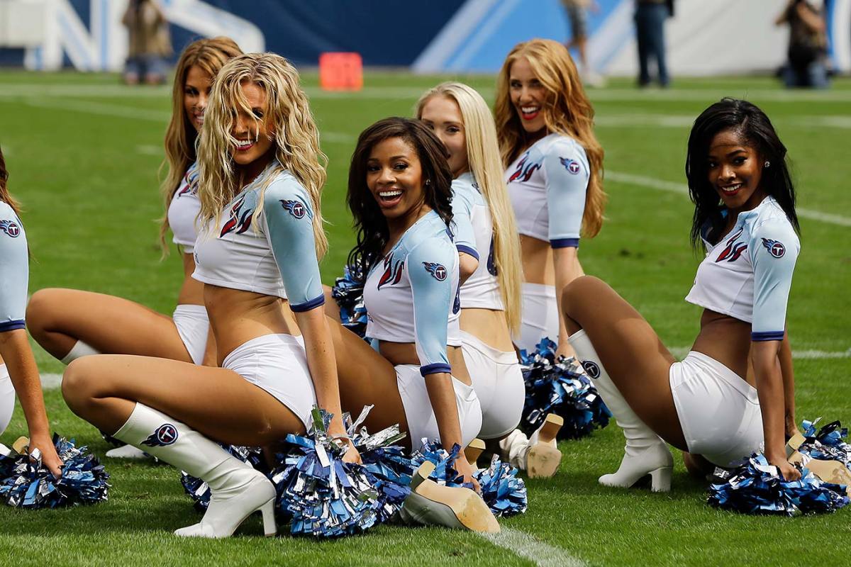 Tennessee-Titans-cheerleaders-AP_469034608128.jpg
