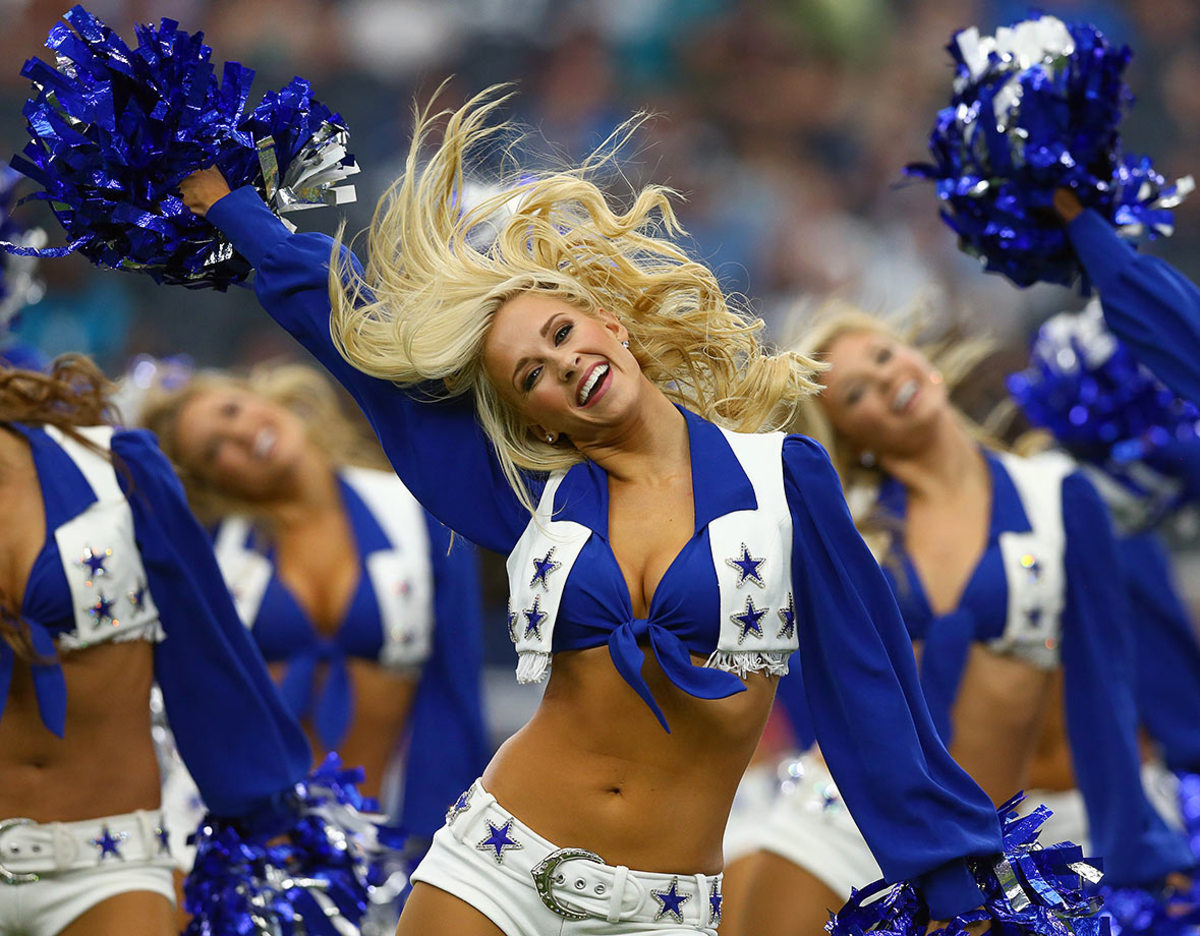 Dallas-Cowboys-cheerleaders-490329208.jpg