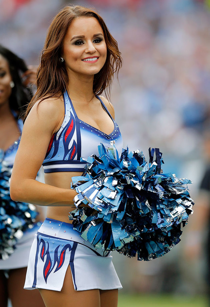 Tennessee-Titans-cheerleaders-DBF2015092727_Colts_at_Titans_9_27_15.jpg