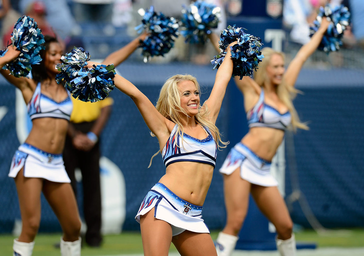 Tennessee-Titans-cheerleaders-AP_246522050458.jpg