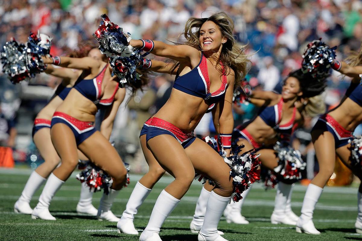 New-England-Patriots-cheerleaders-AP_726326400141.jpg