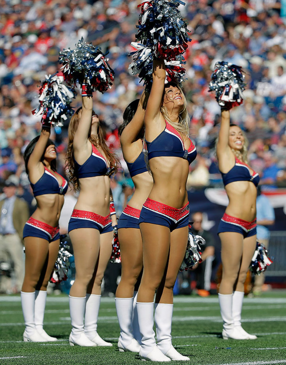 New-England-Patriots-cheerleaders-AP_67787577305.jpg