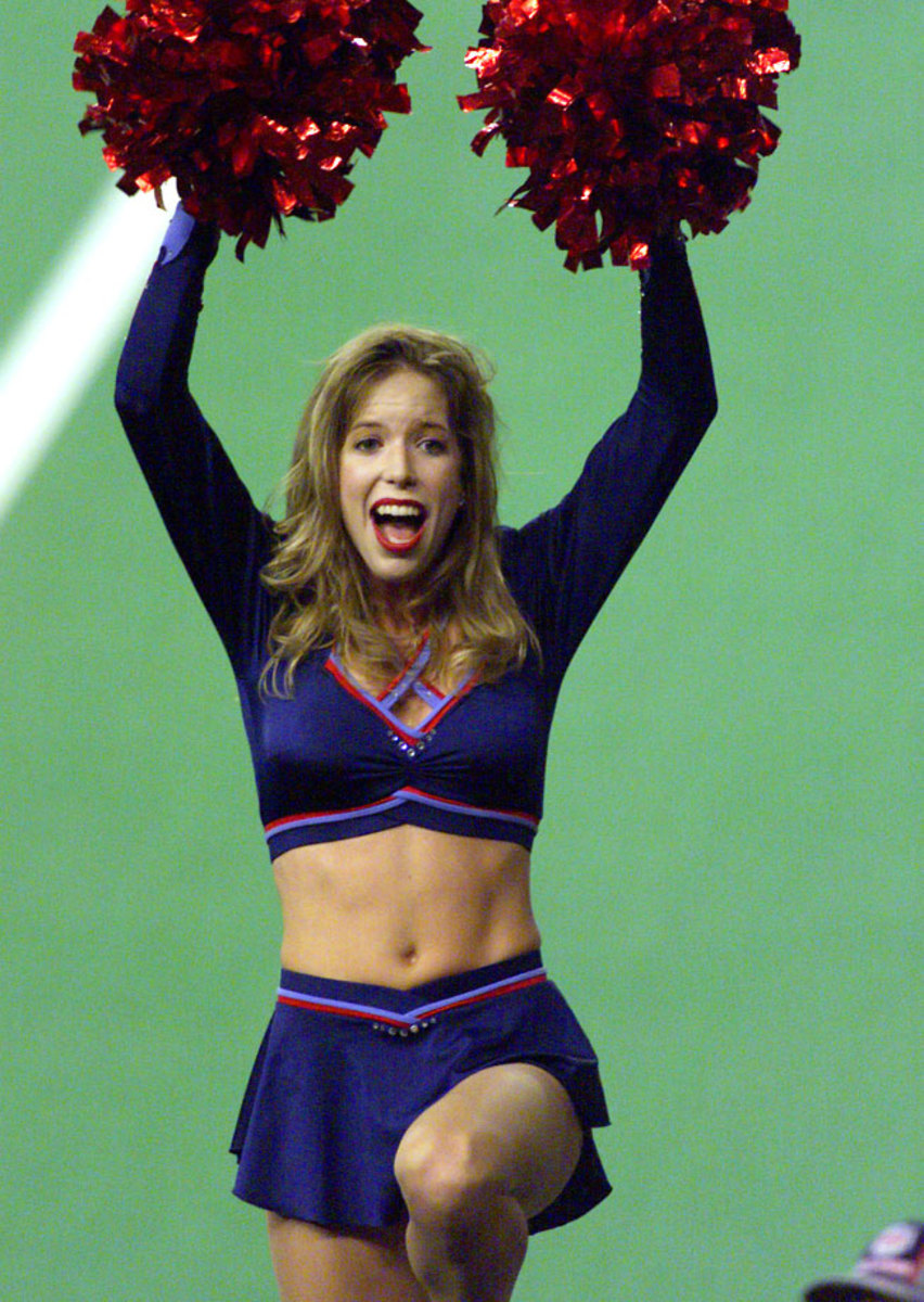 2000-Super-Bowl-XXXIV-Tennessee-Titans-cheerleader.jpg
