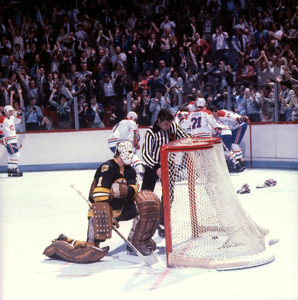 STANLEY CUP FINALS: Blackhawks, Bruins meet in first Original 6 showdown  since 1979