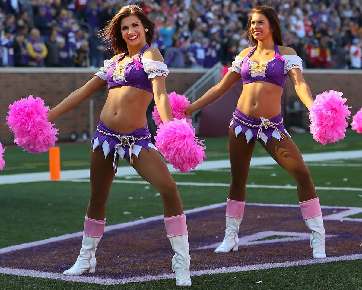 Minnesota-Vikings-cheerleaders-252151018034_Chiefs_at_Vikings.jpg