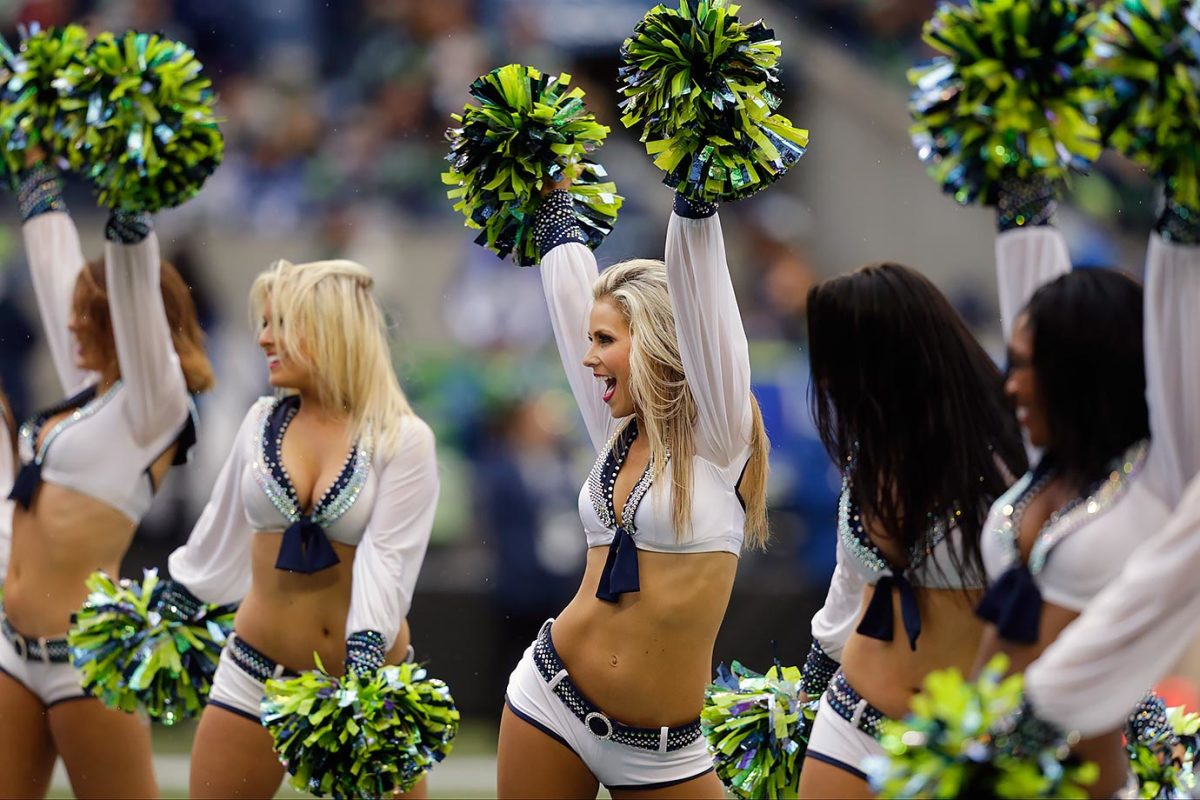 Seattle-Seahawks-Sea-Gals-cheerleaders-AP_142805679312.jpg
