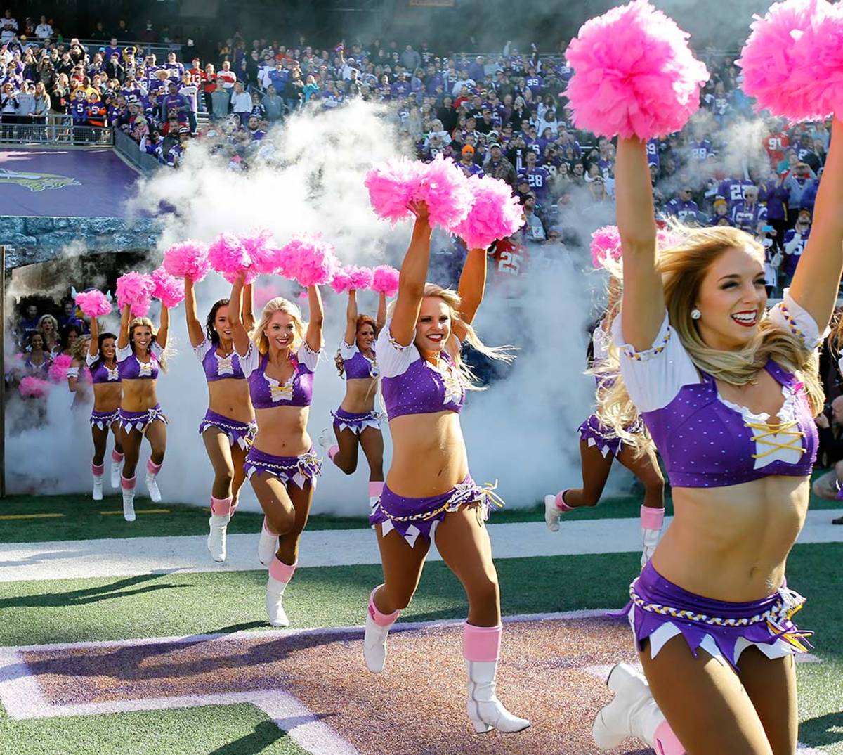 Minnesota-Vikings-cheerleaders-AP_136889210428.jpg