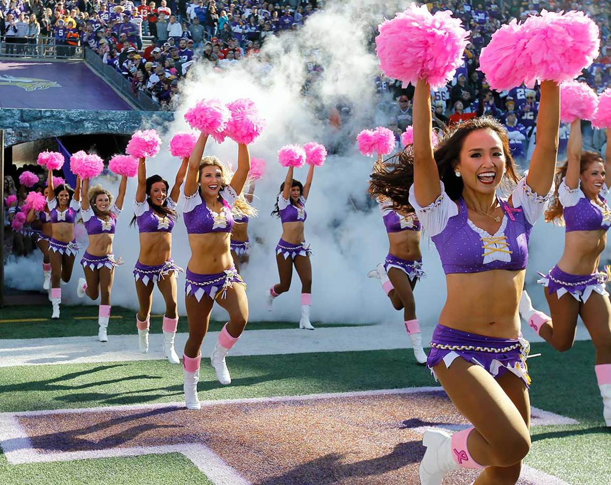 Minnesota-Vikings-cheerleaders-AP_180082732089.jpg