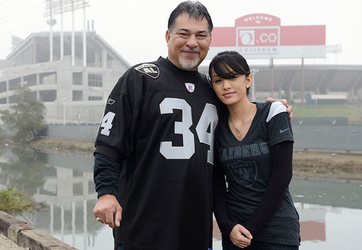 donnie-navidad-oco-coliseum-brittany-bryan