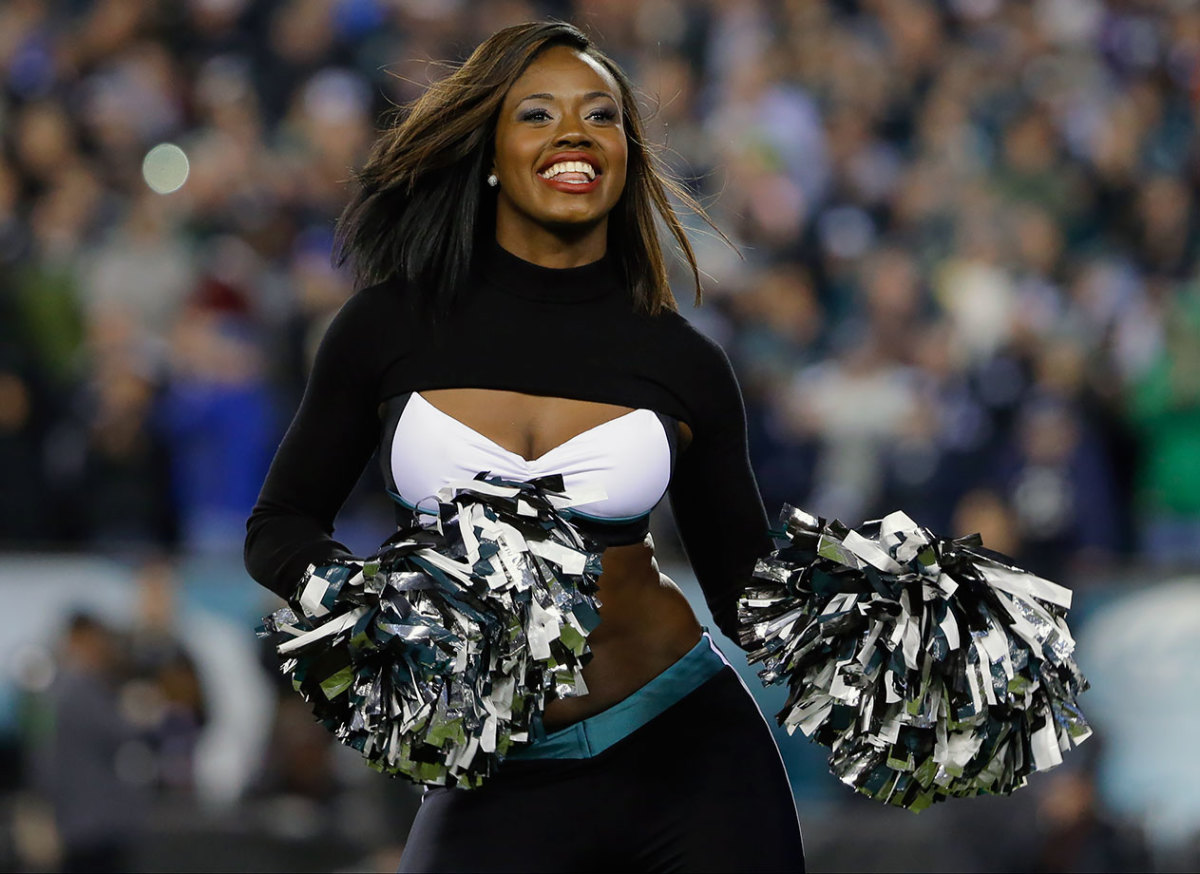 Philadelphia-Eagles-cheerleaders-AP_813170579443.jpg