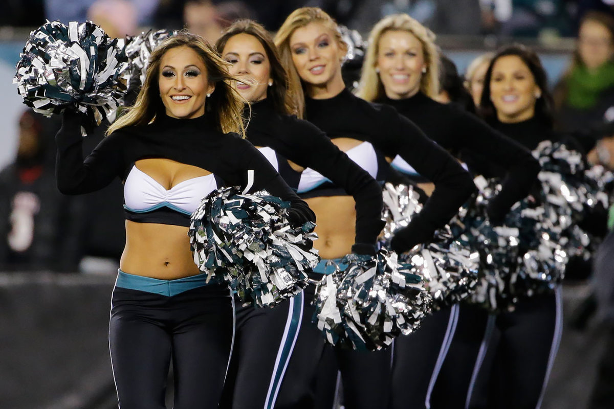 Philadelphia-Eagles-cheerleaders-AP_653171259195.jpg
