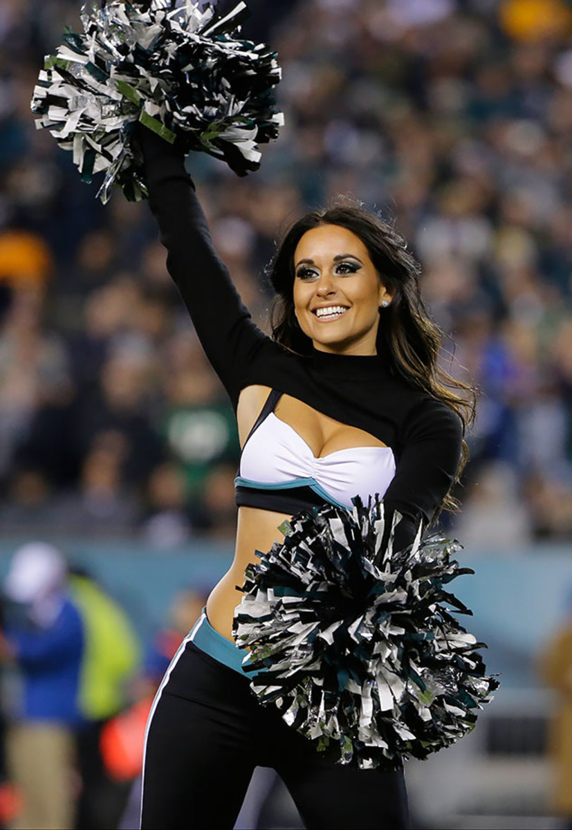 Philadelphia-Eagles-cheerleaders-AP_649707079639.jpg