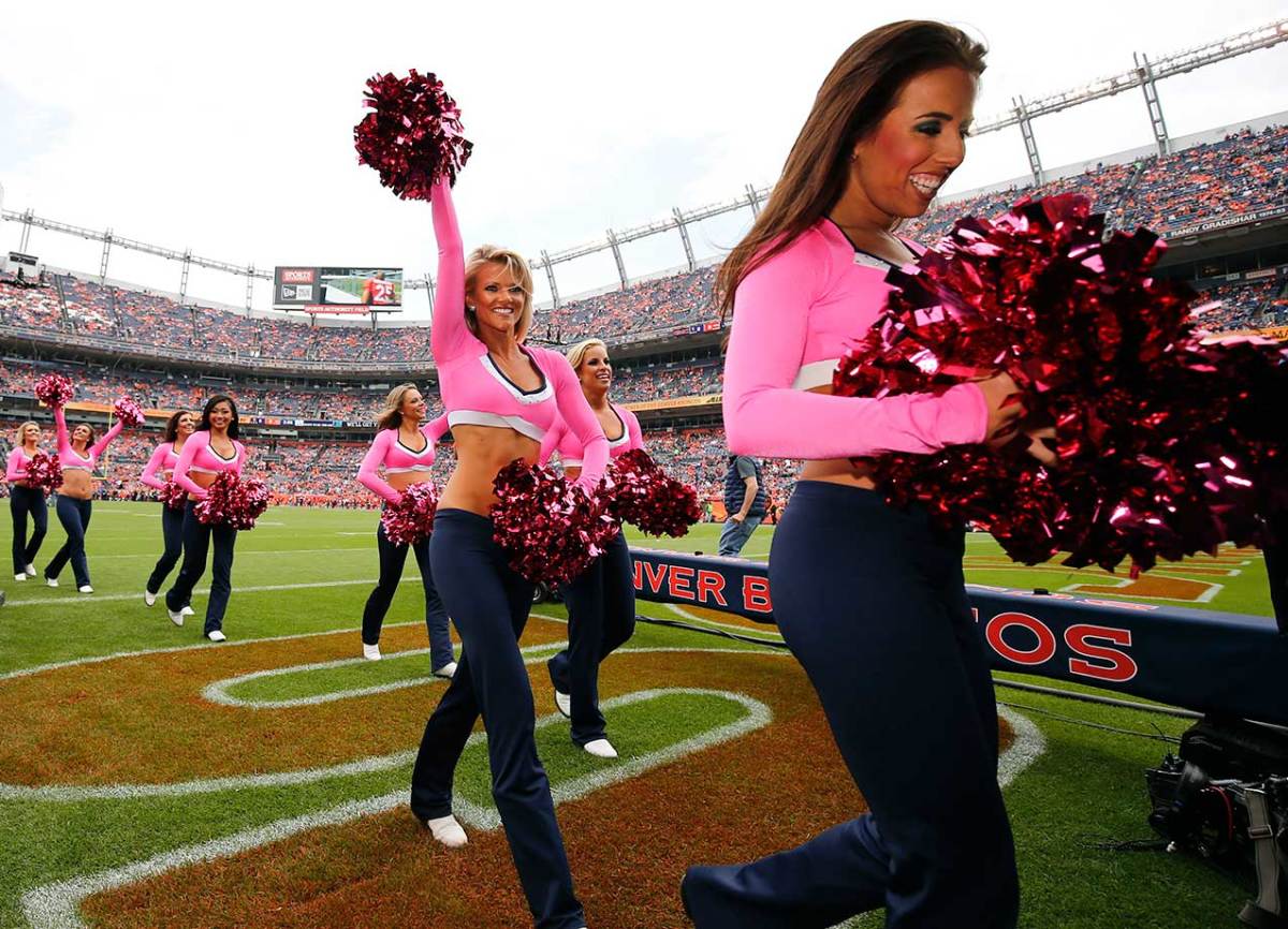 Denver-Broncos-cheerleaders-AP_383683659170.jpg