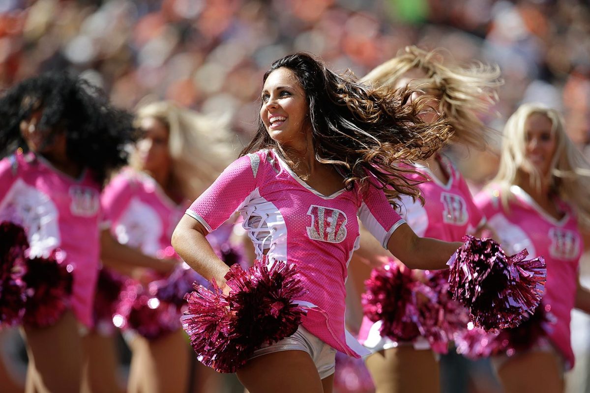 Cincinnati-Bengals-Ben-Gals-cheerleaders-X159987_TK1_0470.jpg