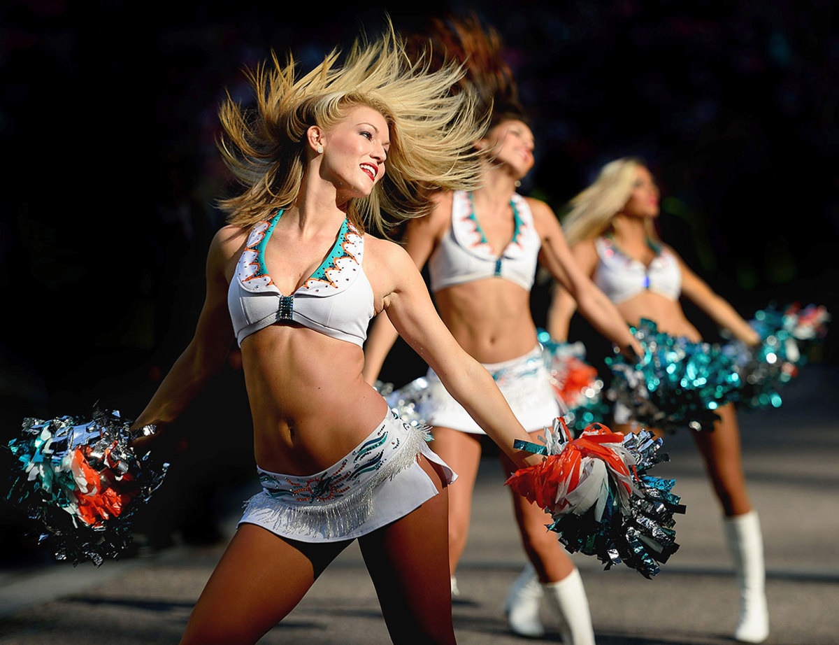 Miami-Dolphins-cheerleaders-GettyImages-491323534_master.jpg