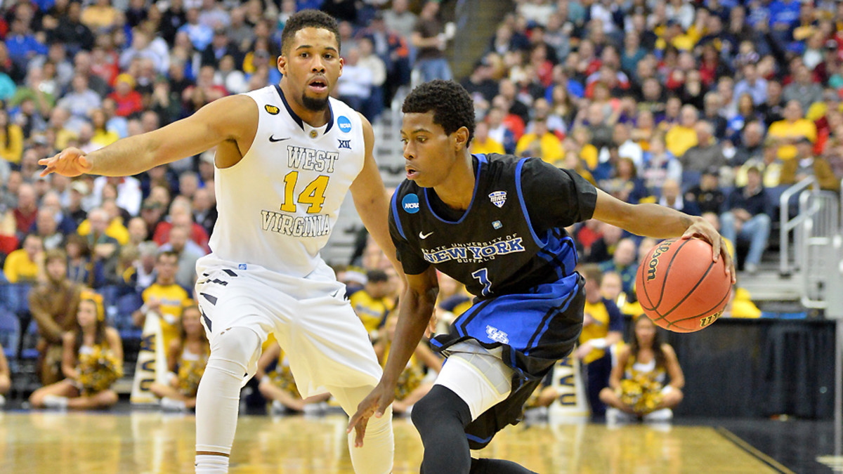 West Virginia escapes Buffalo; first tourney since 2007 with no 125