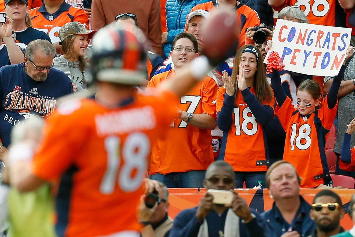 Peyton-Manning-fans-jerseys.jpg