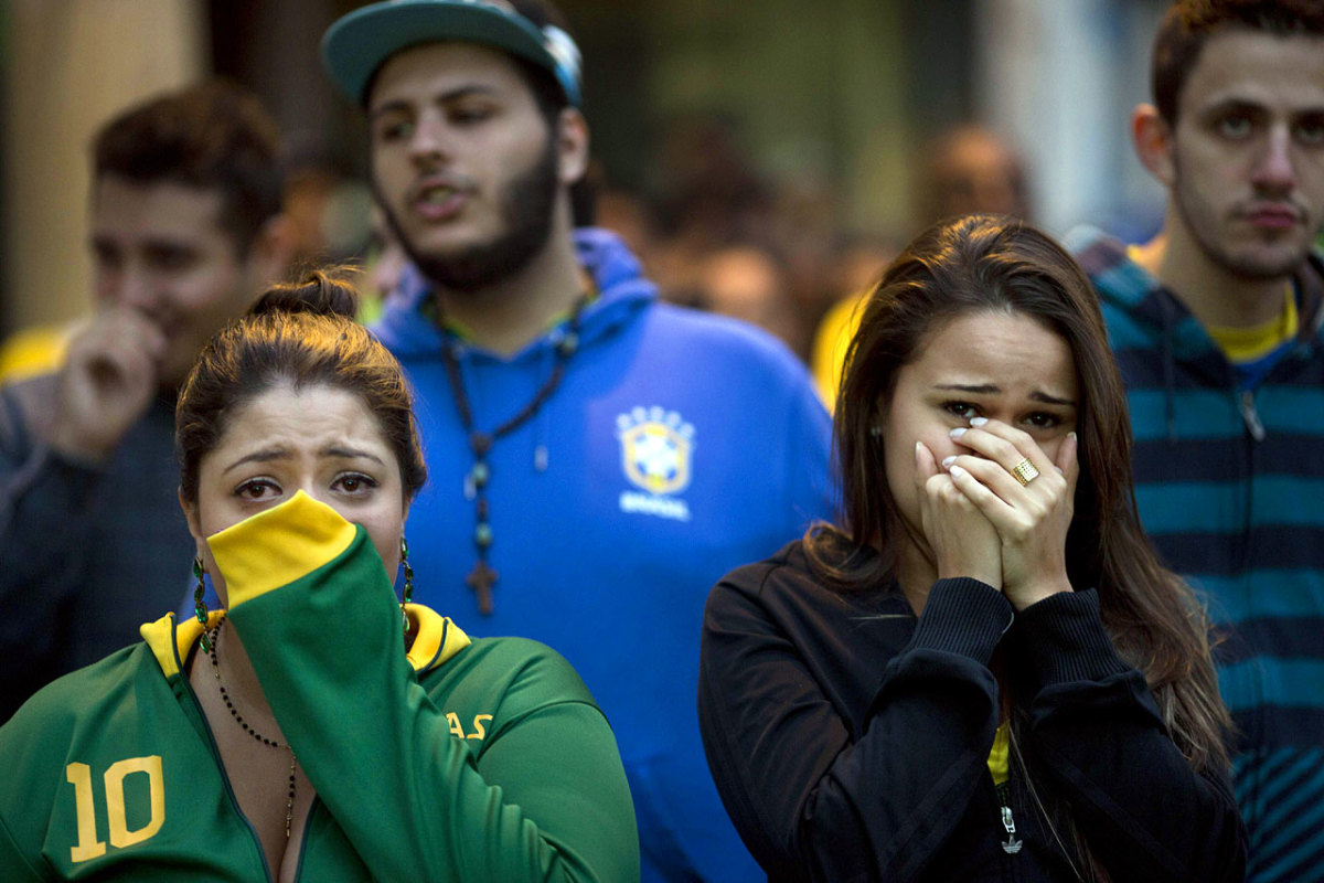 sad-brazil-fans-558ef8de983c4a708a5006369c35eb4b-0.jpg