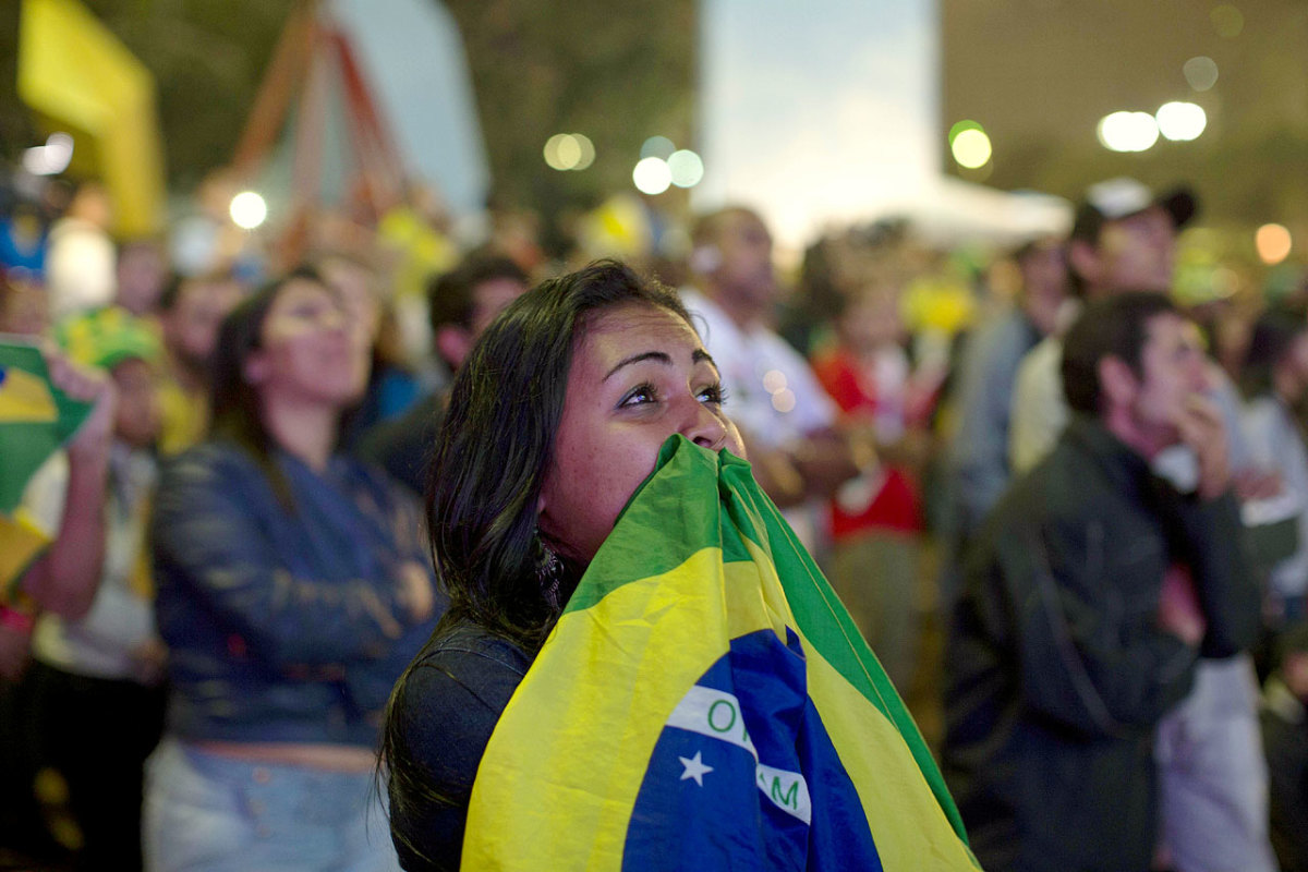 distraught-brazil-fans-8d8cf9504df54148bd722001a42433c2-0.jpg