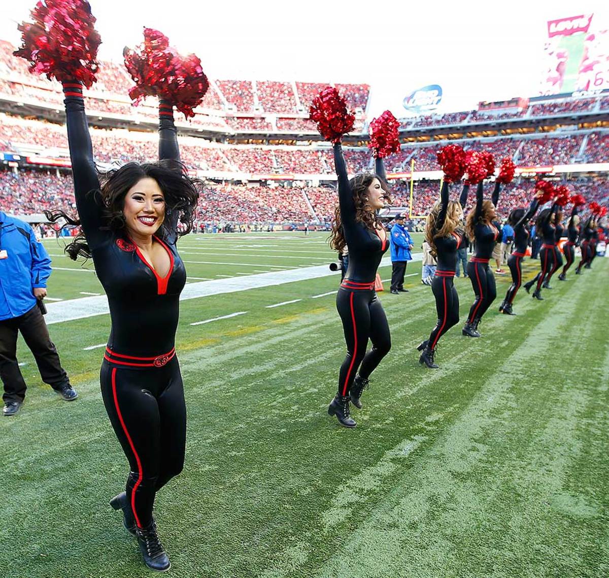 San-Francisco-49ers-Gold-Rush-cheerleaders-AP_450842062268.jpg