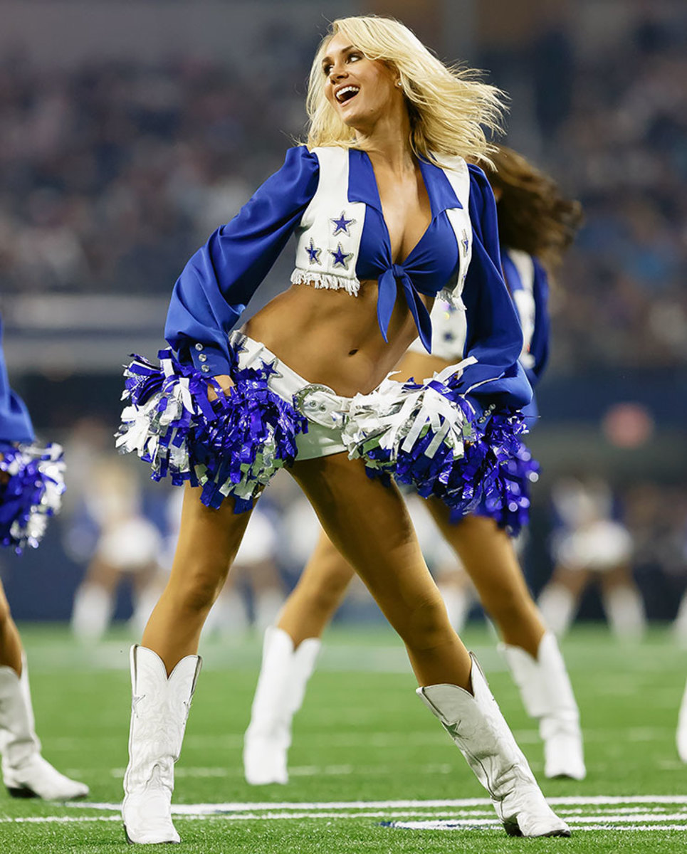 Dallas-Cowboys-cheerleaders-CEY1511261200_Panthers_AT_Cowboys.jpg