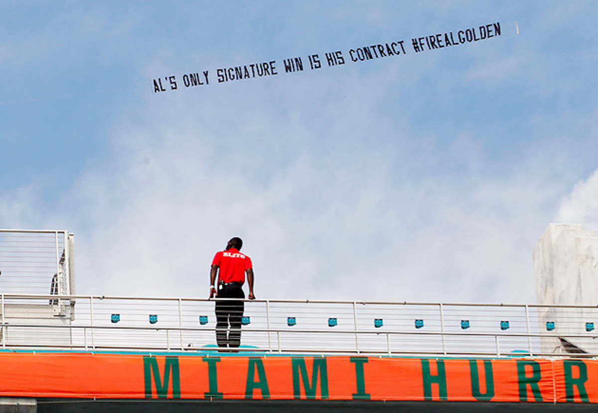 fire-al-golden-plane-miami-hurricanes-football.jpg