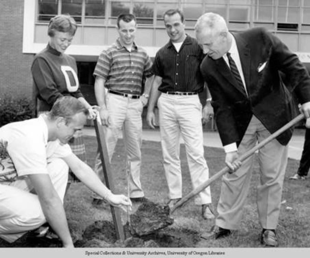 ohio state oregon buckeye tree lost bet