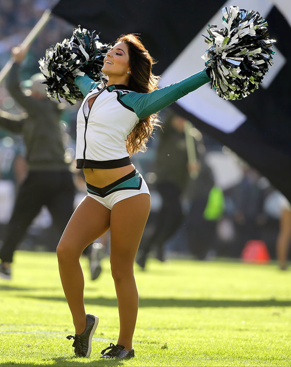 Philadelphia-Eagles-cheerleaders-AP_890334807780.jpg