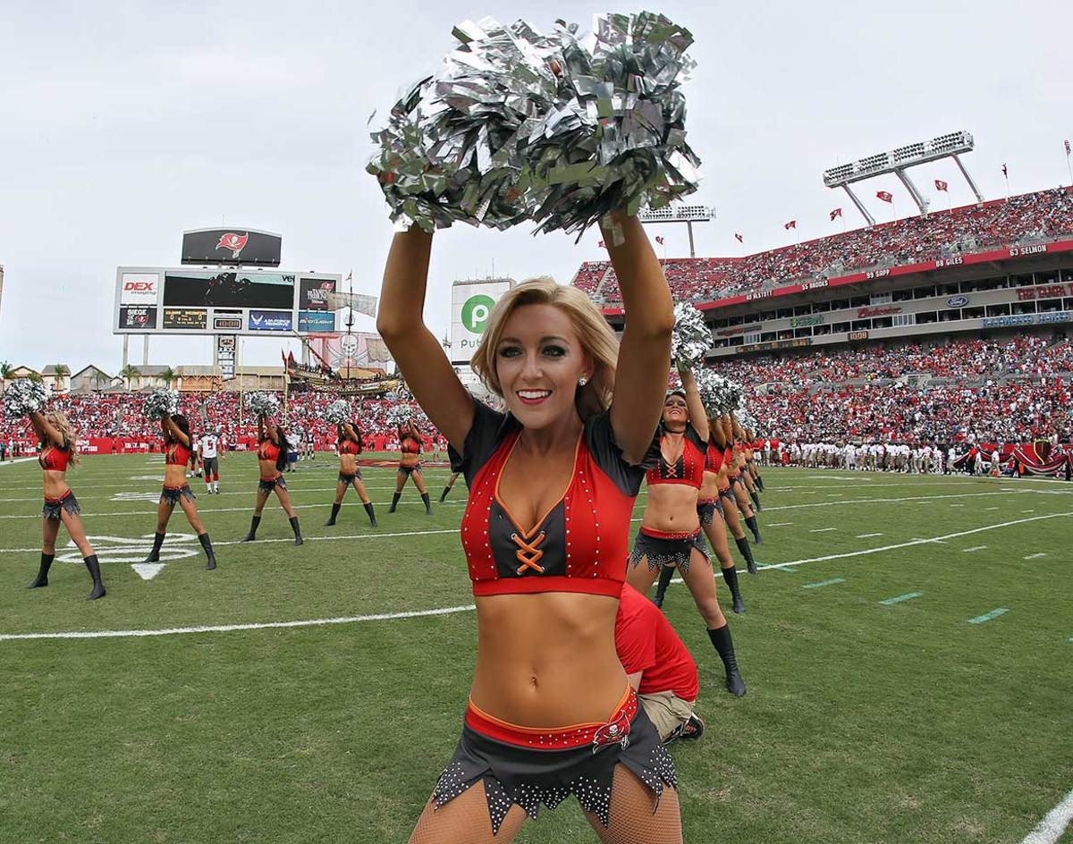 Tampa-Bay-Buccaneers-cheerleaders-AP_546101194347.jpg