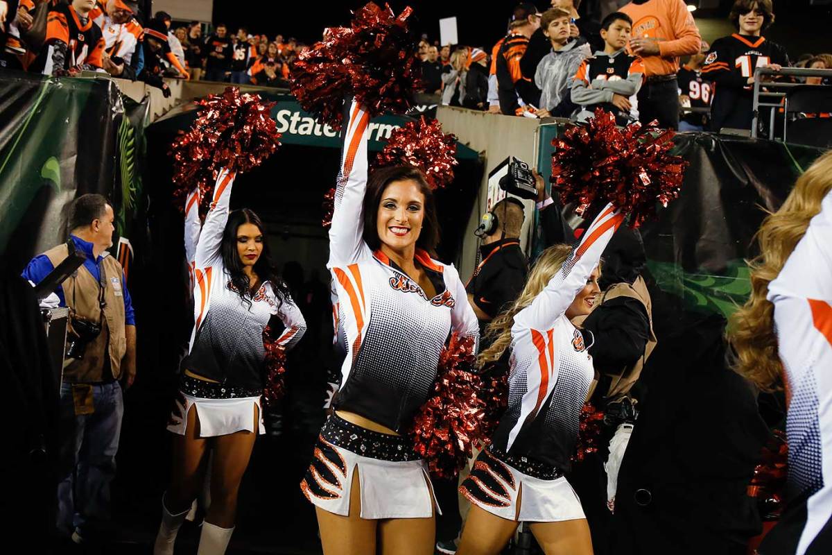 Cincinnati-Bengals-Ben-Gals-cheerleaders-AP_593791985924.jpg