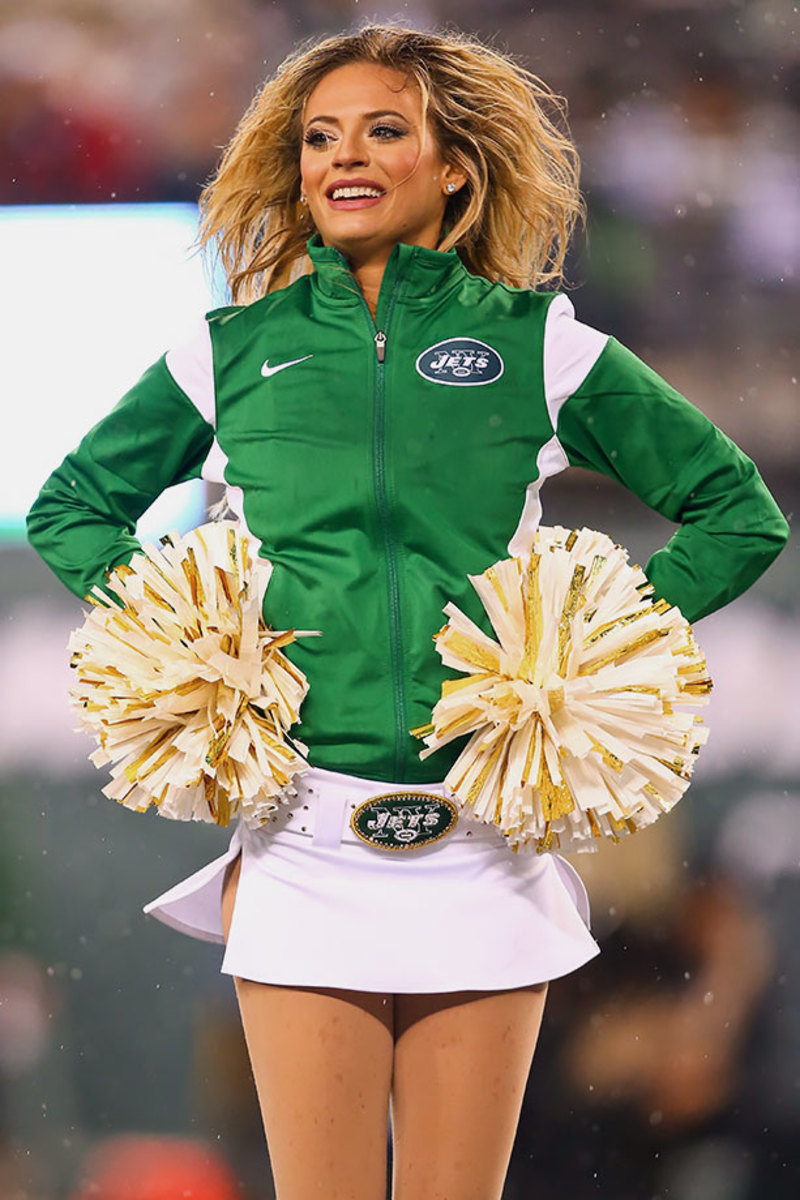 New-York-Jets-Flight-Crew-cheerleaders-CGV_111215346_Jets_Bills.jpg