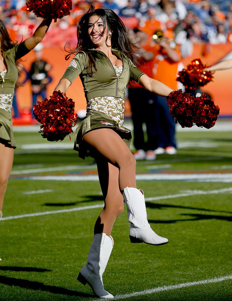 Denver-Broncos-cheerleaders-AP_134664726294.jpg