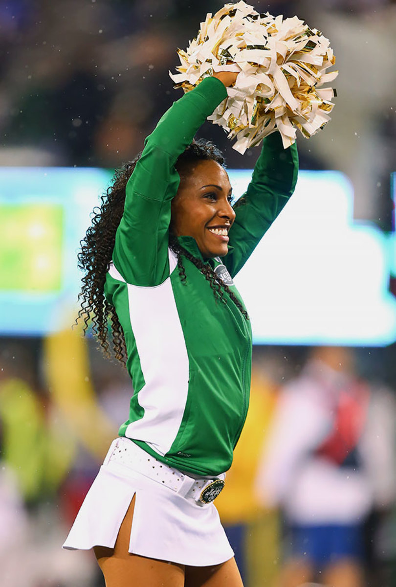 New-York-Jets-Flight-Crew-cheerleaders-CGV_111215339_Jets_Bills.jpg