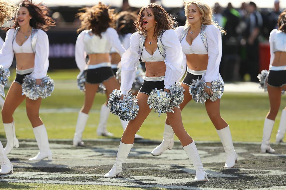 Oakland-Raiders-Raiderettes-cheerleaders-464873814_Vikings_at_Raiders.jpg
